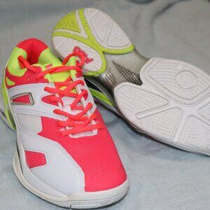 Women's Fila Sentinel tennis court shoe. size 8. New.